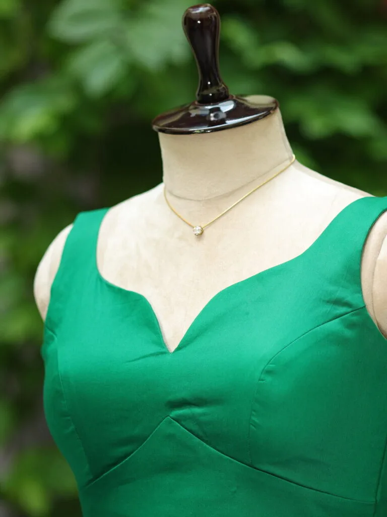 sabyasachi cut – Blouse in Green, side view | Tilattama