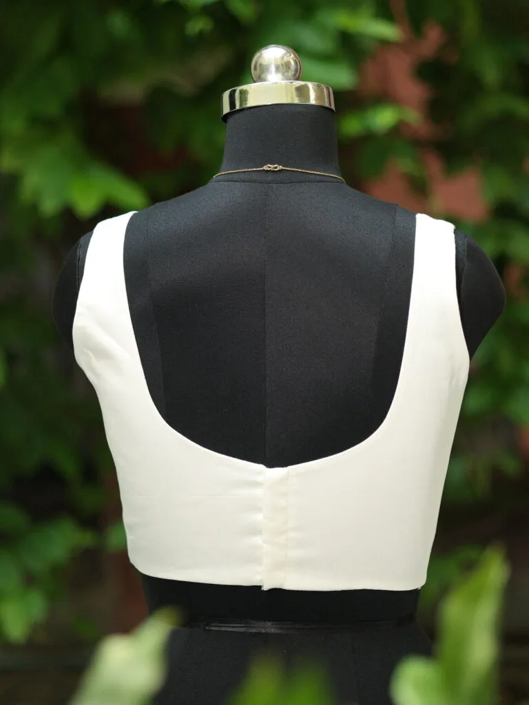 sabyasachi cut – Blouse in white, back view | Tilattama