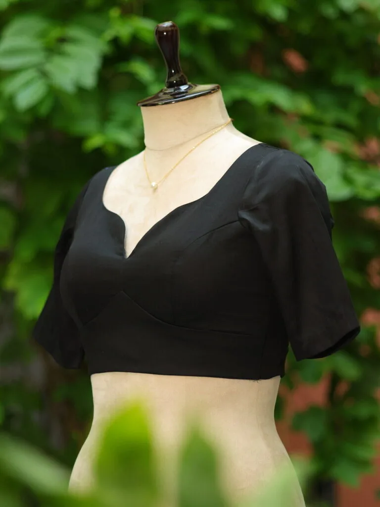 Sabyasachi G/S – Blouse in Black, side view | Tilattama