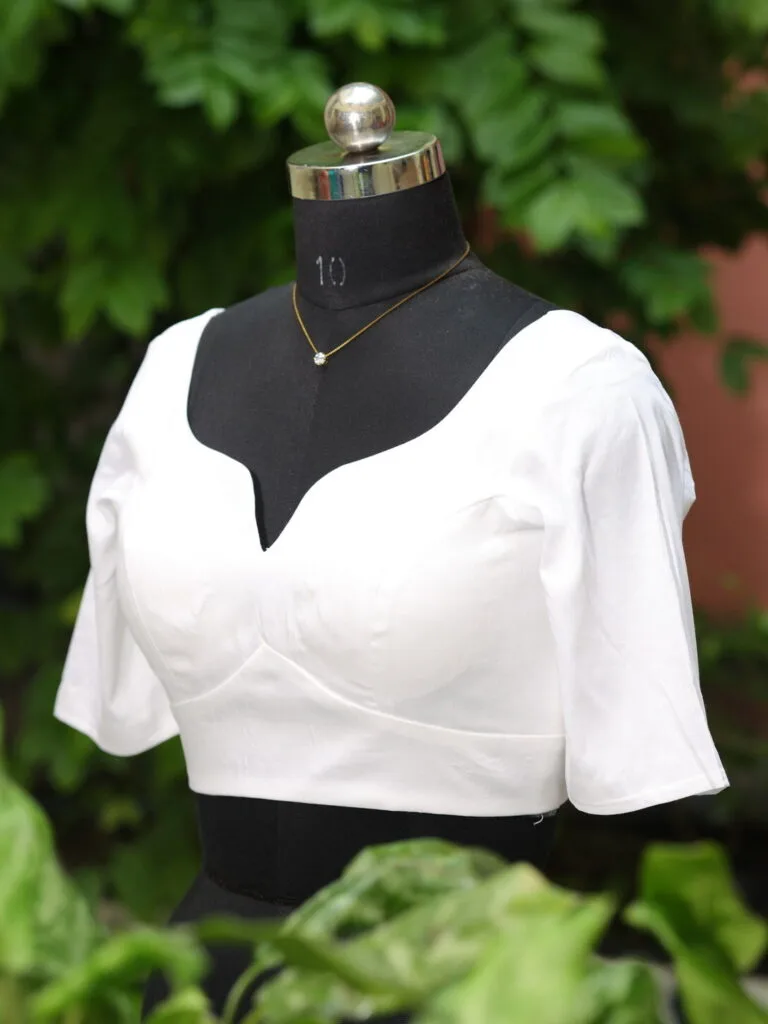 Sabyasachi G/S – Blouse in white, side view | Tilattama