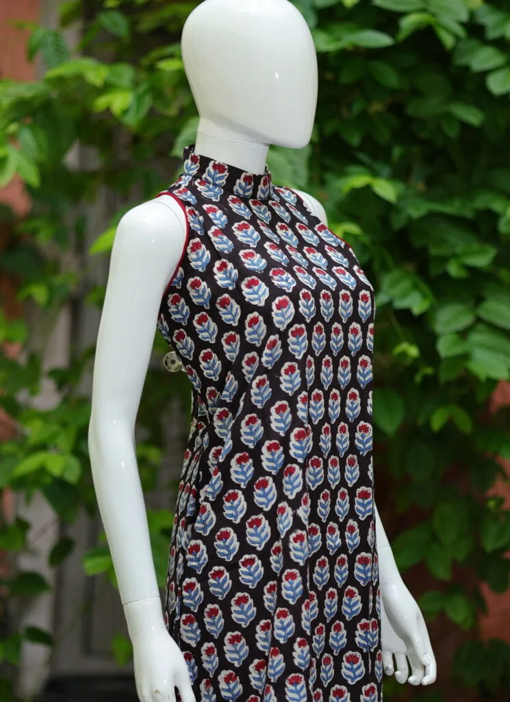 Sanganari Halter Co Ord Set – Kurti in Black, side view | Tilattama