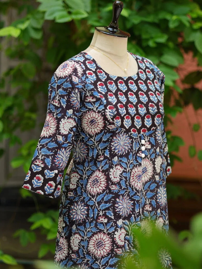 Sangenari Semi Anarkali – Kurti in Black, side view | Tilattama