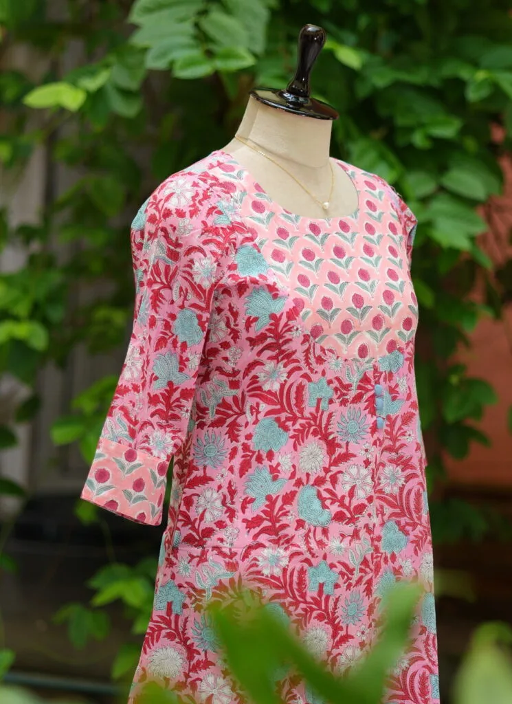 Sangenari Semi Anarkali – Kurti in Rani, side view | Tilattama