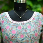 Sangeneri Round Neck G/S – Blouse in Slate, neckline | Tilattama