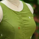 Tilattama Jamdani Rozer – Blouse in parrot green, side view | Tilattama