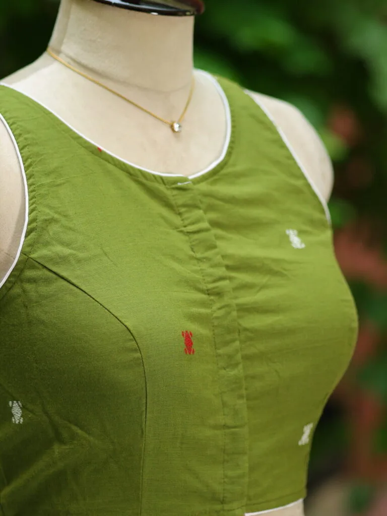 Tilattama Jamdani Rozer – Blouse in parrot green, side view | Tilattama