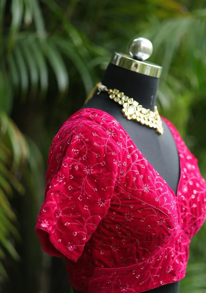 Velvet Saby Sequence G/S – Blouse in Rani, side view | Tilattama