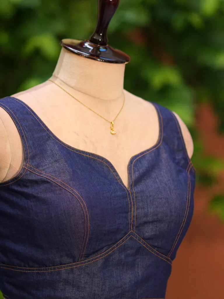 Denim Sabyasachi cut – Blouse in dark blue, side view | Tilattama