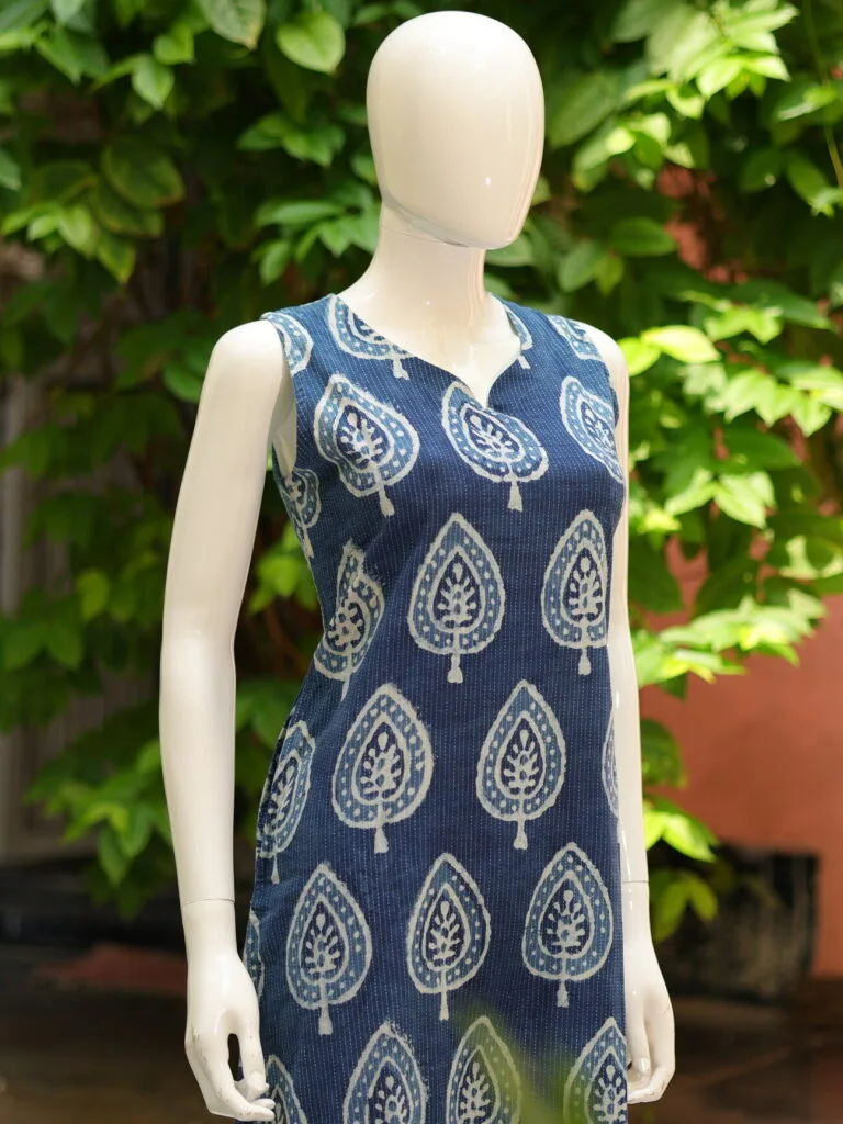 Gamthi Ajrakh Kurta – Kurti in Indigo, side view | Tilattama