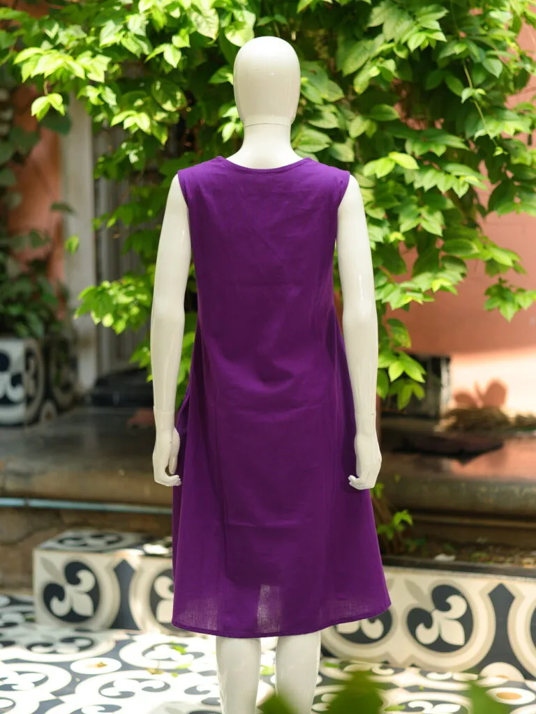 Khadi Blazer One Piece – Blouse in Purple 38 Sleeveless, back view | Tilattama