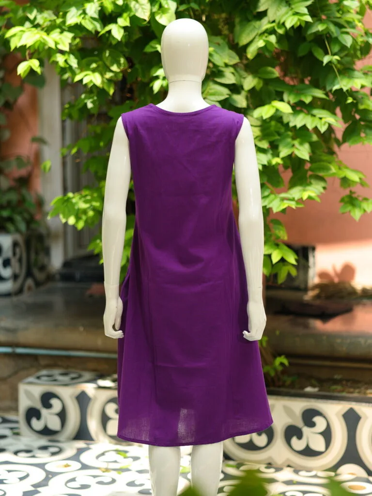 Khadi Blazer One Piece – Blouse in Purple 44 Sleeveless, back view | Tilattama