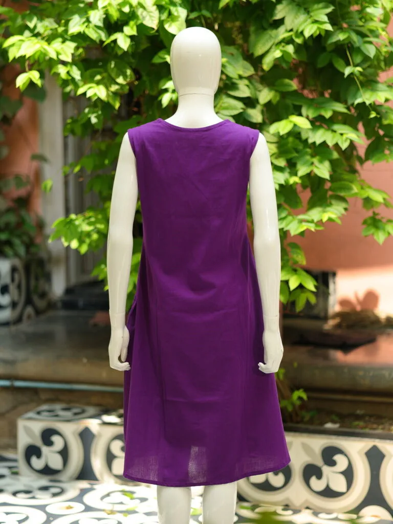 Khadi Blazer One Piece – Blouse in Purple 5XL Sleeveless, back view | Tilattama
