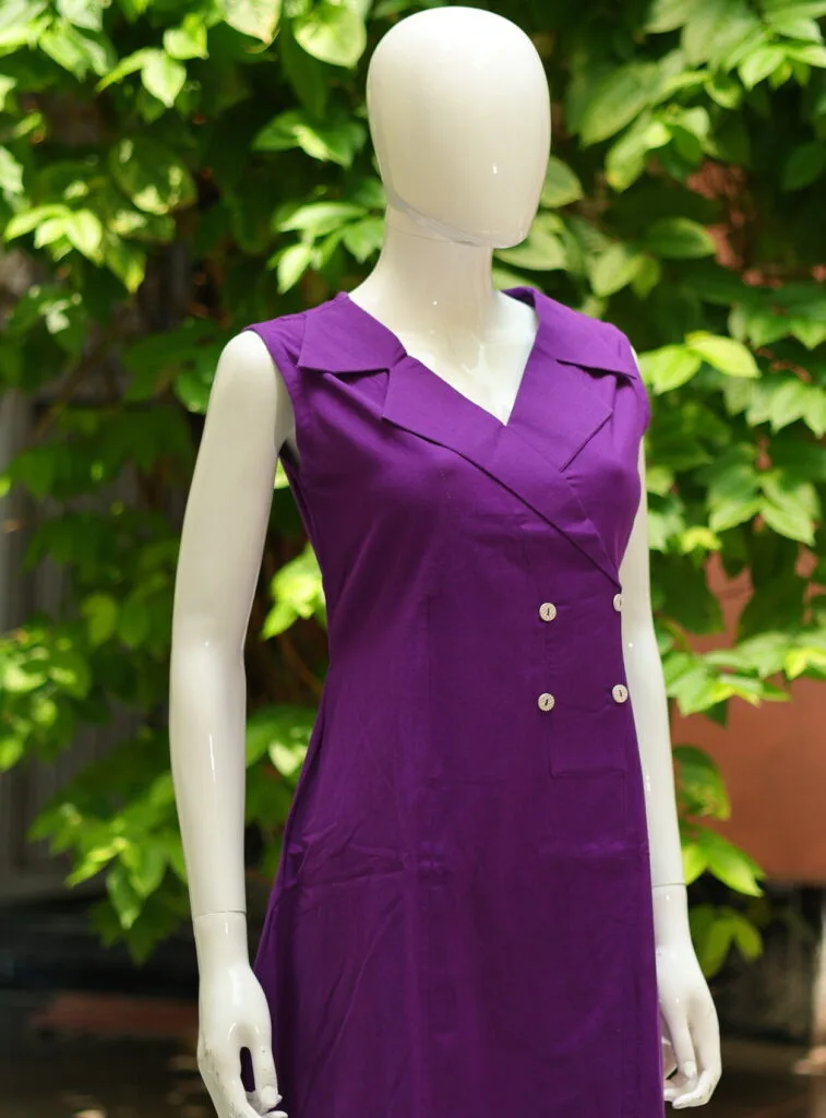 Khadi Blazer One Piece – Blouse in Purple 5XL Sleeveless, side view | Tilattama