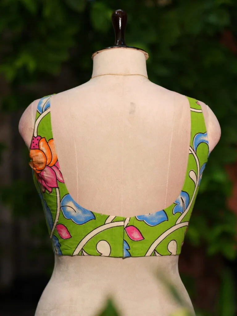 Pen Kalamkari Round Neck – Blouse in Green, neckline | Tilattama