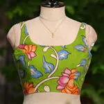 Pen Kalamkari Round Neck – Blouse in Green, neckline | Tilattama