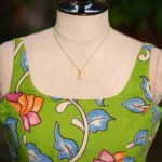 Pen Kalamkari Round Neck – Blouse in Green, neckline | Tilattama