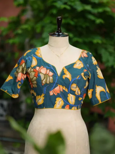 Saby Pen Kalamkari – Blouse in Rama green, front view | Tilattama