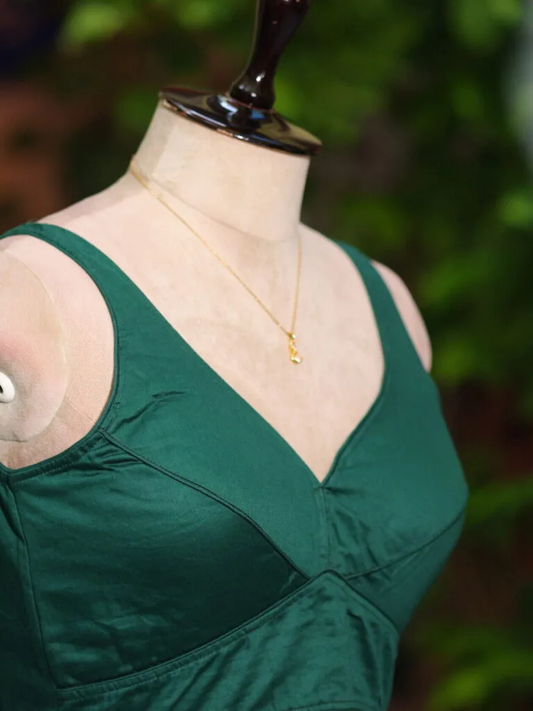 tanwi – Blouse in Bottle Green, side view | Tilattama